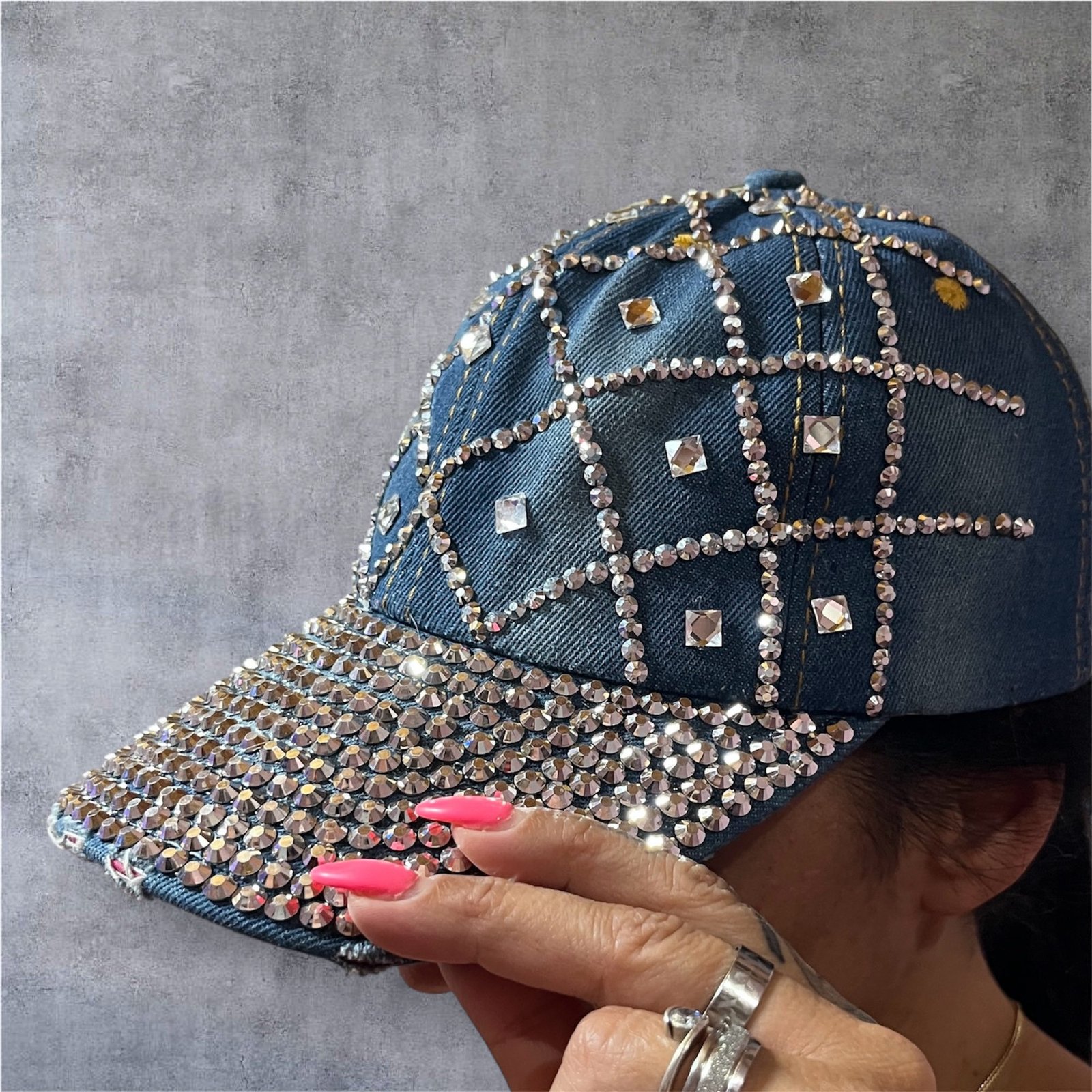 Καπέλο jockey μπλε σκούρο με σχέδιο ρόμβους με στρας - Image 2