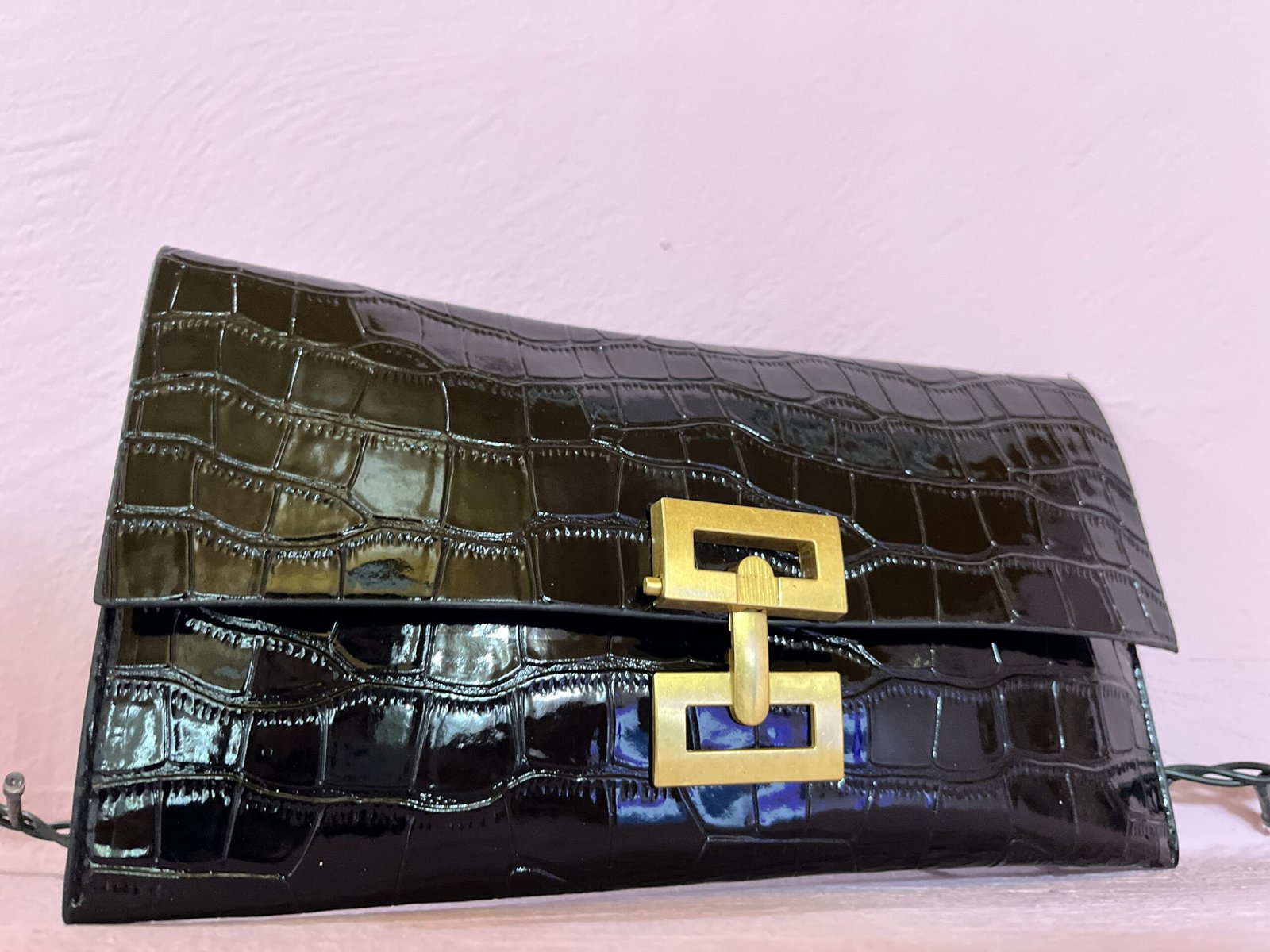 Τσάντα σε μαύρο χρώμα φάκελος ανάγλυφη