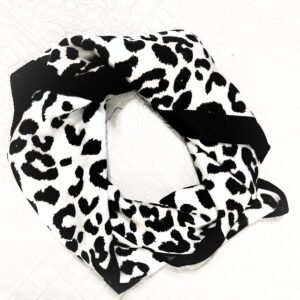 Φουλάρι δίχρωμο άσπρο με μαύρο animal print