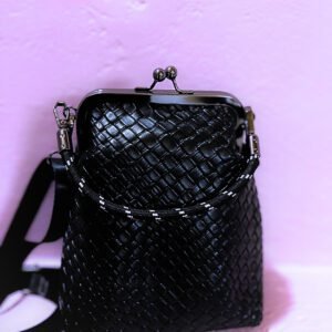 Τσάντα μαύρη ανάγλυφη