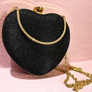 Τσάντα μαύρη σε σχήμα καρδιάς με χρυσή αλυσίδα