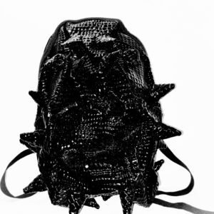 Τσάντα μαύρη bagpack γυαλιστερή ανάγλυφη με ιδιαίτερο σχήμα