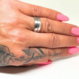 Ατσάλινο δαχτυλίδι σε ασημί χρώμα