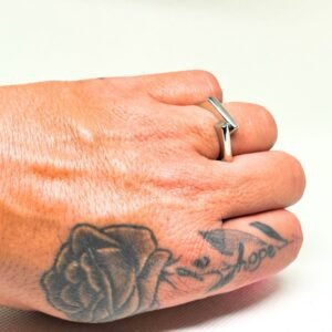 Ατσάλινο δαχτυλίδι σε ασημί χρώμα