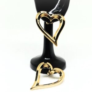 Ατσάλινα σκουλαρίκια σε χρυσό χρώμα και σχήμα καρδιάς