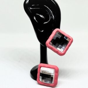 Σκουλαρίκια με ατσάλινο κούμπωμα σε σχήμα τετράγωνο και χρώμα ροζ