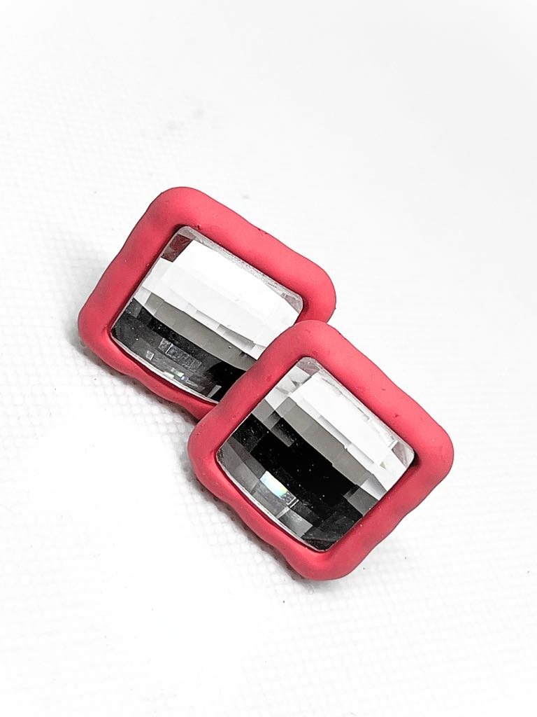 Σκουλαρίκια με ατσάλινο κούμπωμα σε σχήμα τετράγωνο και χρώμα ροζ - Image 2