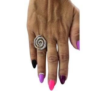 Ατσάλινο δαχτυλίδι σε ασημί χρώμα με σχέδιο σαλιγκάρι