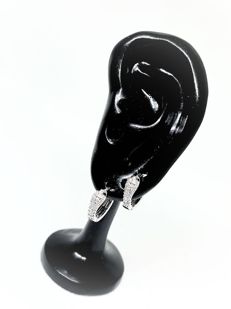 Ατσάλινα σκουλαρίκια σε ασημί χρώμα με σχέδιο φίδι