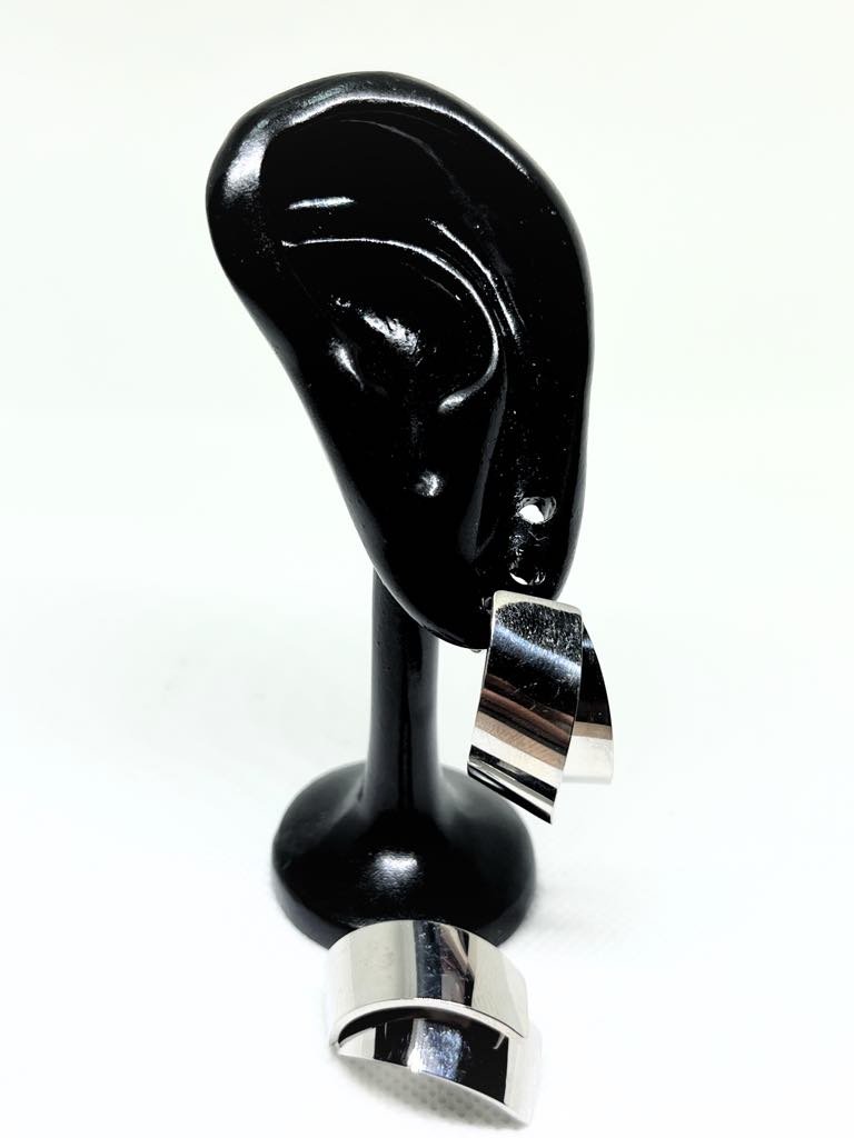 Ατσάλινα σκουλαρίκια σε ασημί χρώμα