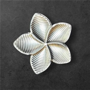 Ατσάλινο δαχτυλίδι με σχέδιο λουλούδι σε ασημί χρώμα