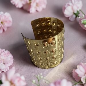 Ατσάλινο βραχιόλι cuff σε χρυσό χρώμα
