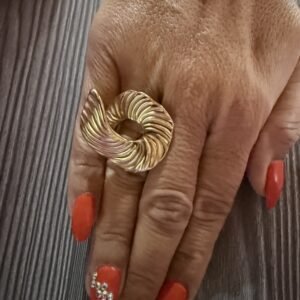 Ατσάλινο δαχτυλίδι με σχέδιο κυματιστό κοχύλι σε χρυσό χρώμα