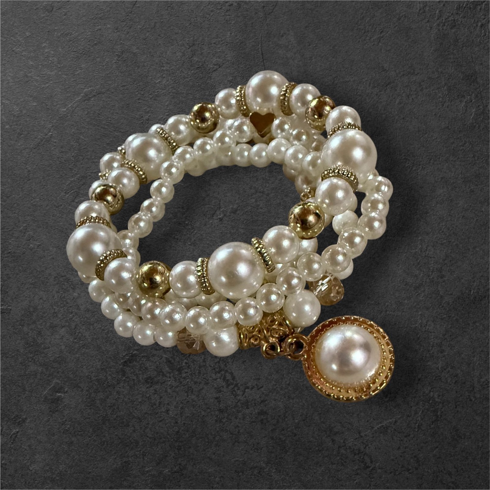 Ατσάλινο βραχιόλι με πέρλες σε άσπρο χρώμα