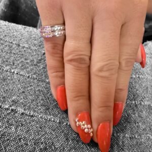 Ατσάλινο δαχτυλίδι με δυο λωρίδες στρας σε ασημί χρώμα