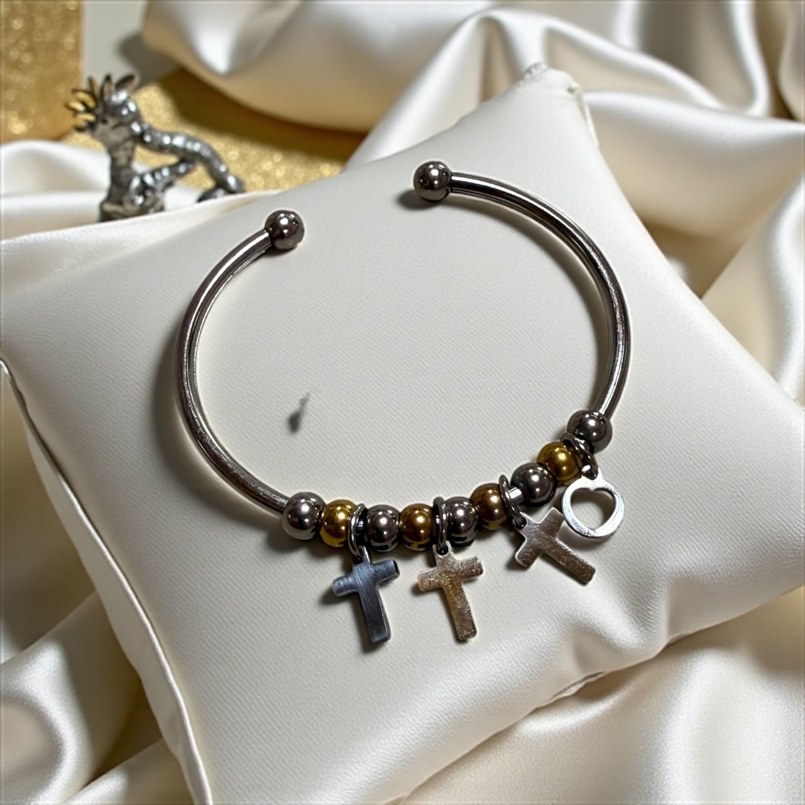 Ατσάλινο βραχιόλι με σταυρούς σε χρυσό και ασημί χρώμα