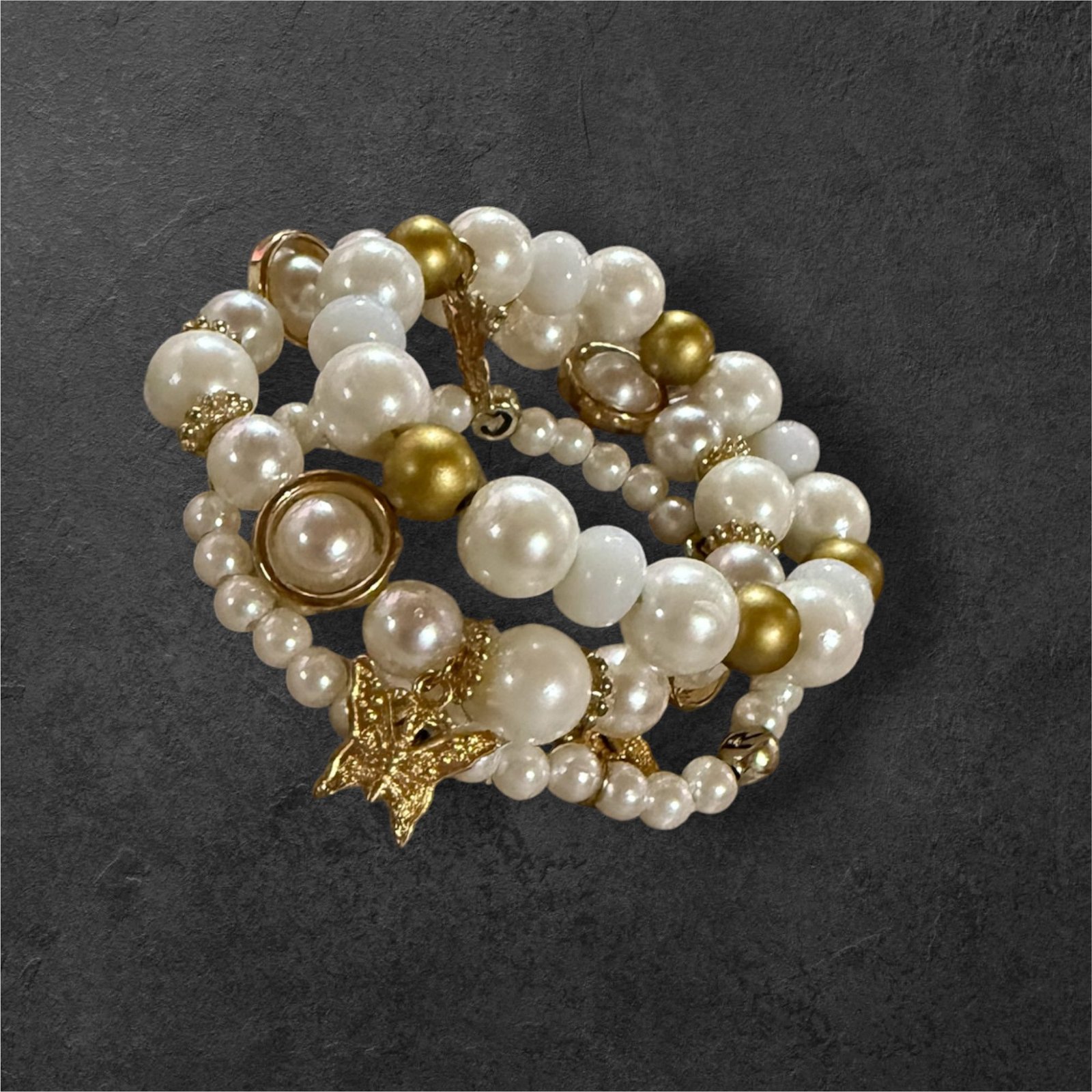 Ατσάλινο βραχιόλι με πέρλες σε άσπρο και χρυσό χρώμα