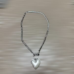 Ατσάλινο κολιέ με σχήμα καρδιά σε άσπρο χρώμα και ασήμι αλυσίδα