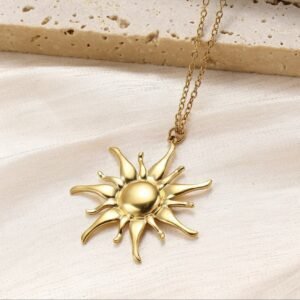 Ατσάλινο κολιέ σε χρυσό χρώμα με σχέδιο ήλιο