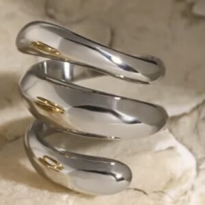 Ατσάλινο δαχτυλίδι σε ασημί χρώμα σε σχήμα σπιράλ