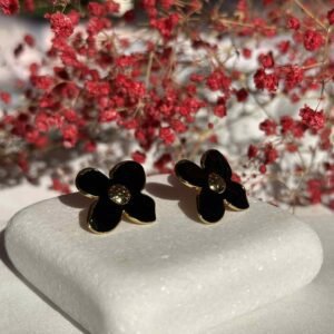 Ατσάλινα σκουλαρίκια με σχήμα λουλούδι σε μαύρο και χρυσό χρώμα