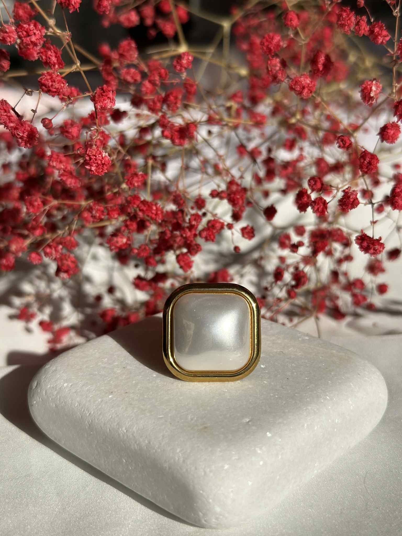 Ατσάλινο δαχτυλίδι με άσπρη πέτρα σε χρυσό χρώμα και σε ασημί χρώμα