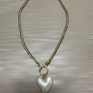 Ατσάλινο κολιέ με σχήμα καρδιά σε άσπρο χρώμα και χρυσή αλυσίδα