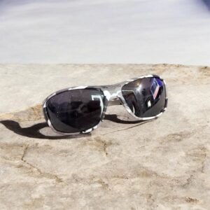 Αντρικά γυαλιά ηλίου σε άσπρο χρώμα και χακί χρώμα παραλλαγής