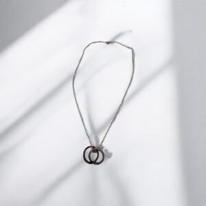 Ατσάλινο κολιέ με μαύρες μπλεγμένες βέρες και ασημί αλυσίδα