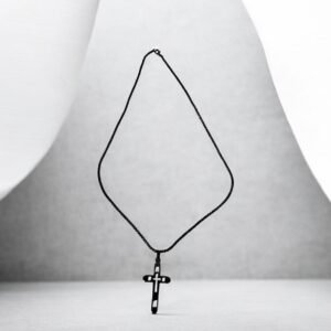 Ατσάλινος σταυρός με μαύρη ή ασημί αλυσίδα σε μαύρο ή ασημί χρώμα