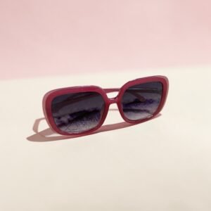 Γυαλιά ηλίου σε ανοιχτό μοβ χρώμα