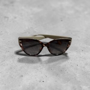 Γυαλιά ηλίου με μοντέρνο στυλ σε animal print και μπεζ σκελετό