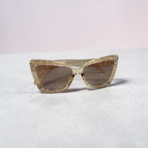 Γυαλιά ηλίου σε ανοιχτό μπεζ χρώμα