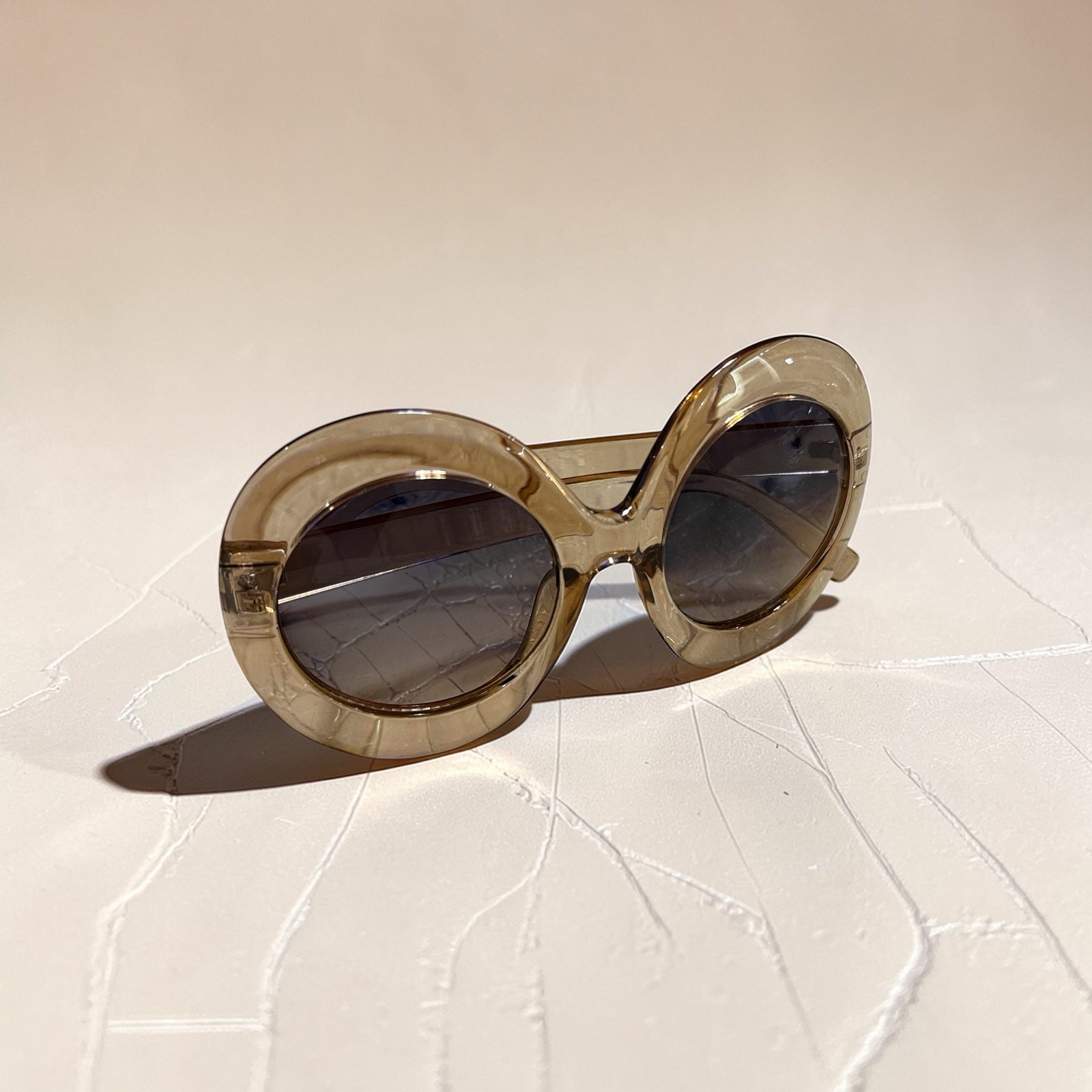 Γυαλιά ηλίου με στρογγυλό σχέδιο σε μπεζ χρώμα