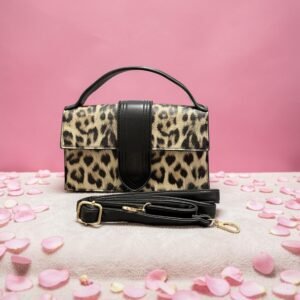 Τσάντα Animal Print με Μαύρες Λεπτομέρειες
