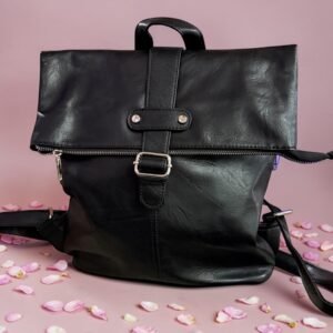 Γυναικεία τσάντα Backpack με κεντρικό κούμπωμα σε μαύρο χρώμα